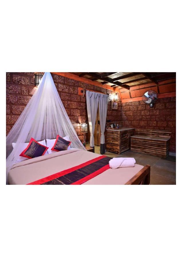 Hotel The Horse & Chariot Madikeri Exterior foto
